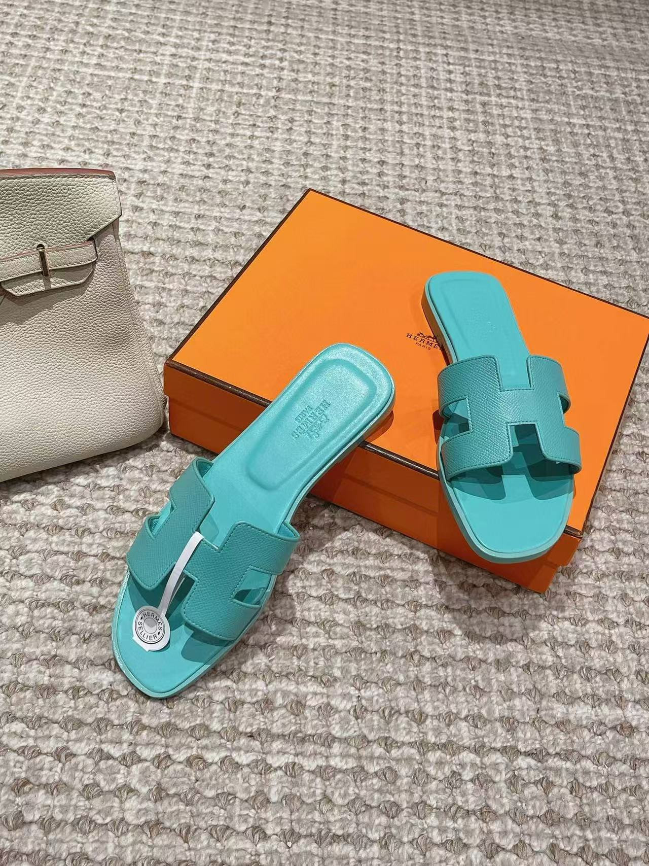 UA Hermès Oran sandal