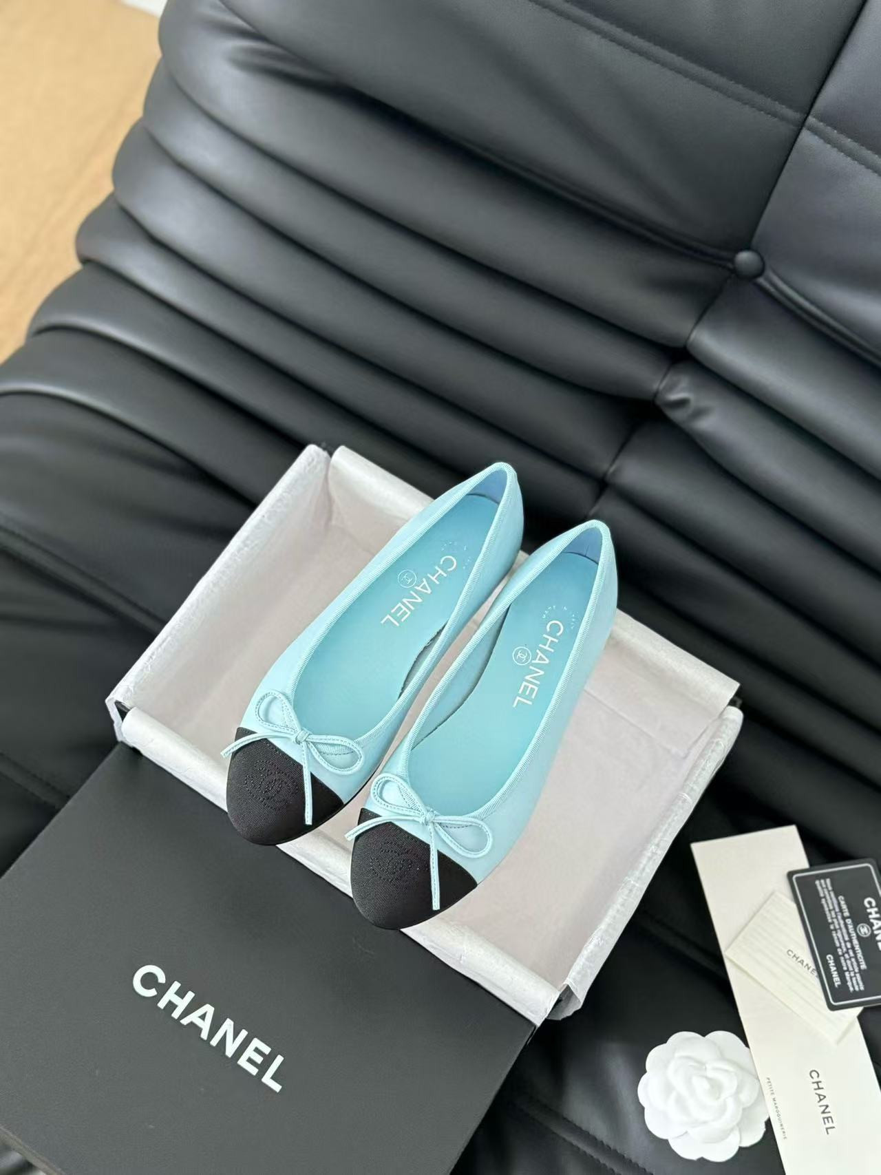 ua Ch*el ballet flats