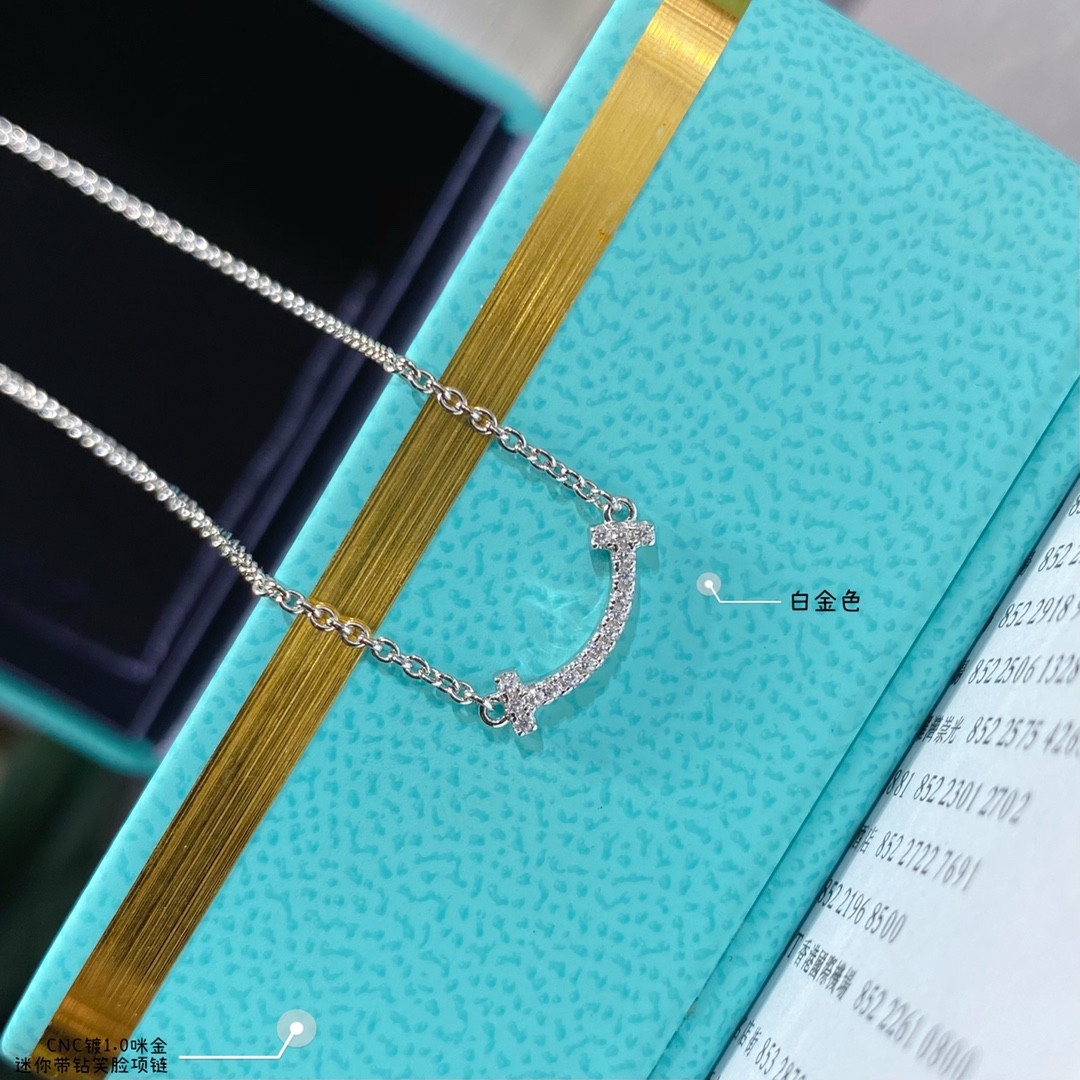 t*f*ny & co. mini smile with Di*m*nd necklace