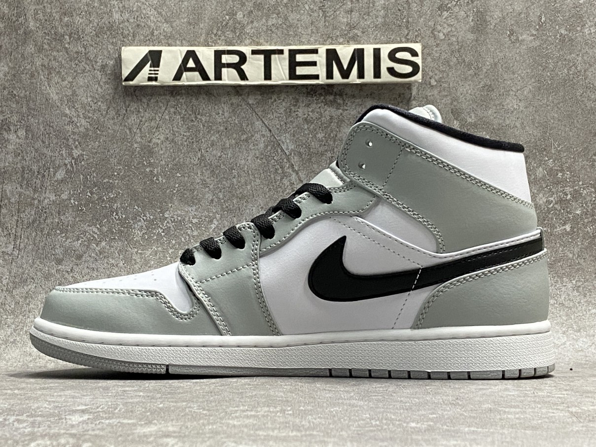 Air Jordan 1 Mid Light Smoke Grey