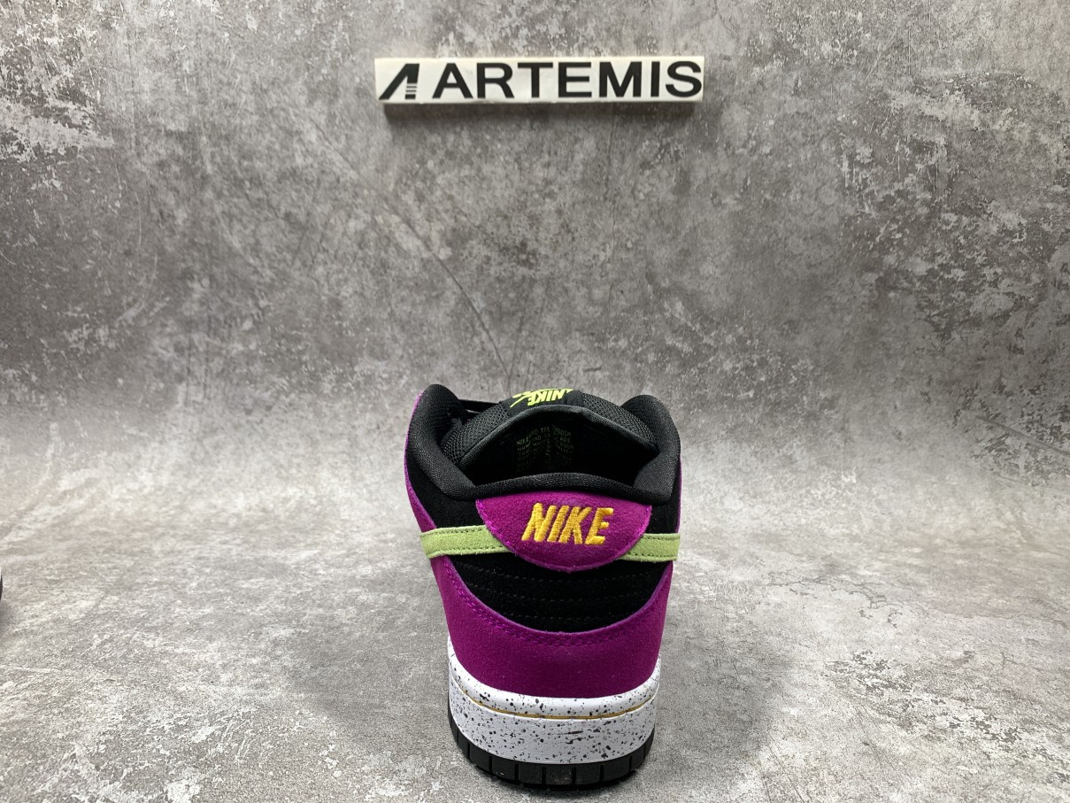 Nike SB Dunk Low Red Plum