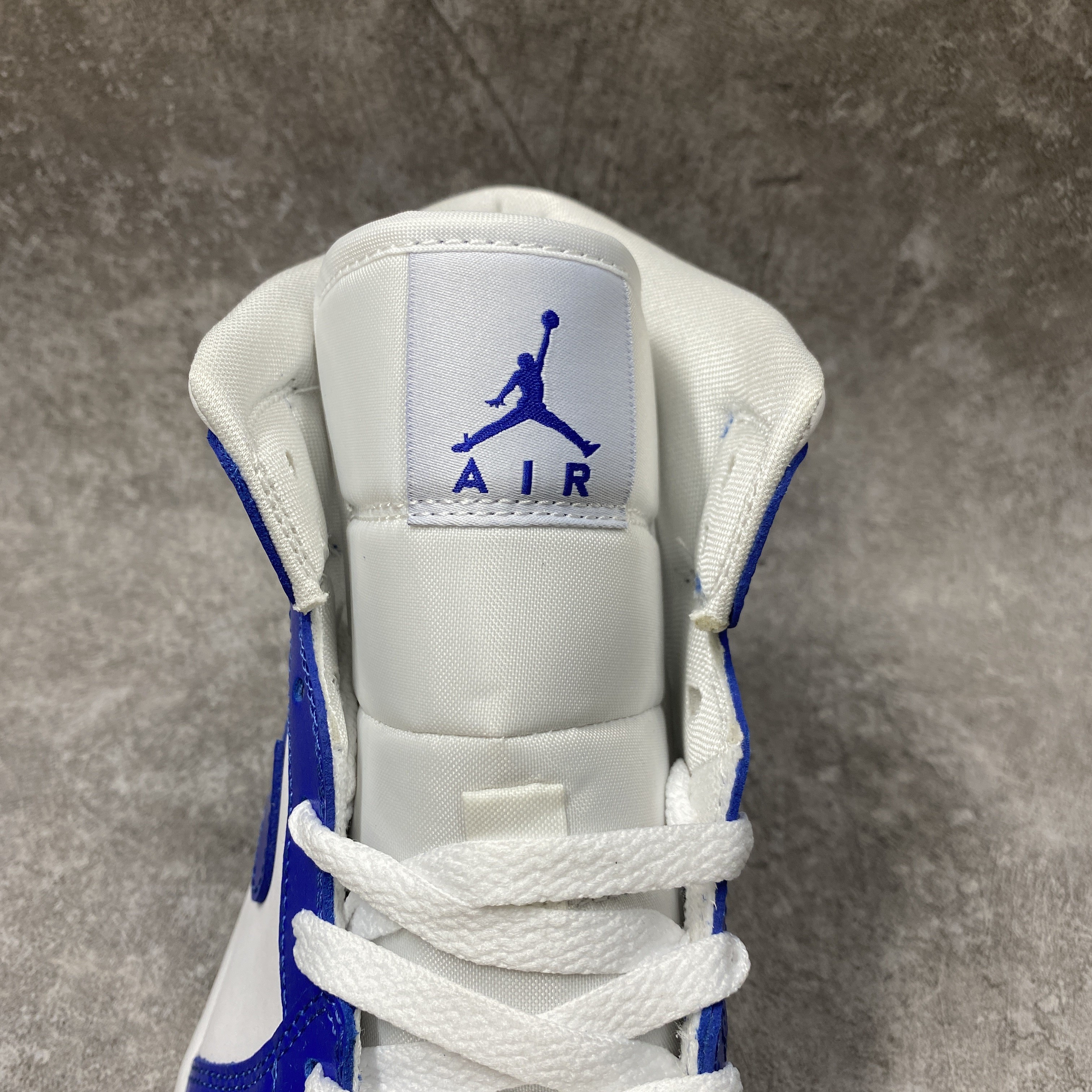 Air Jordan 1 Mid Kentucky Blue