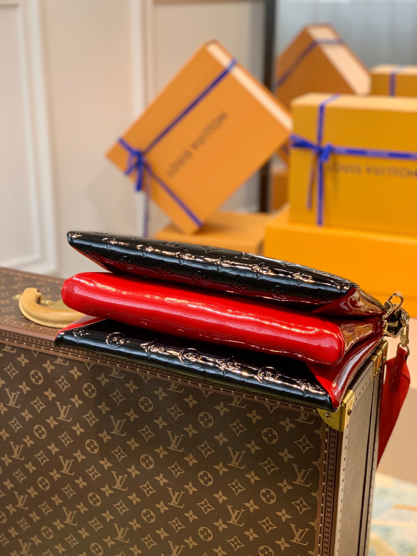 LV COUSSIN MM BALCK PATENT LEATHER M57783
