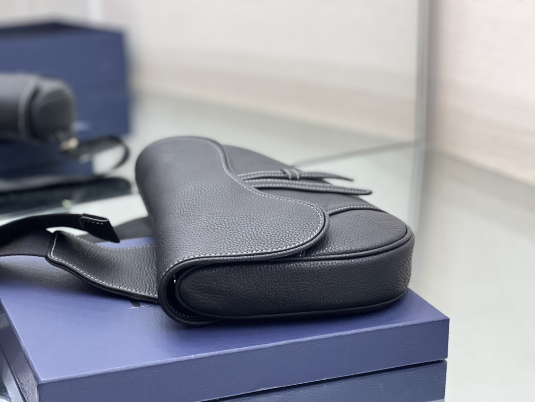 D*or saddle bag black grained calfskin 26 x 19 x 4.5 cm