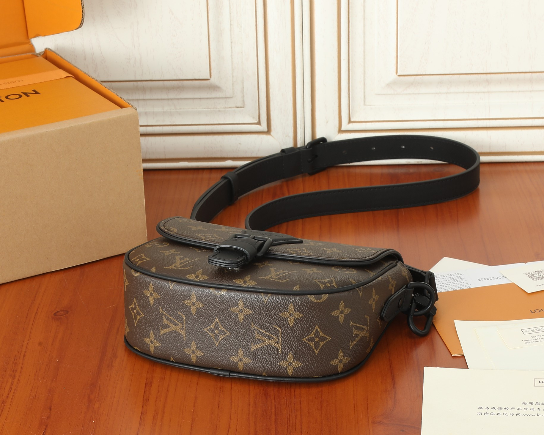 LV Montsouris Messenger PM​ M47060  7.9 x 6.7 x 2.8 inches