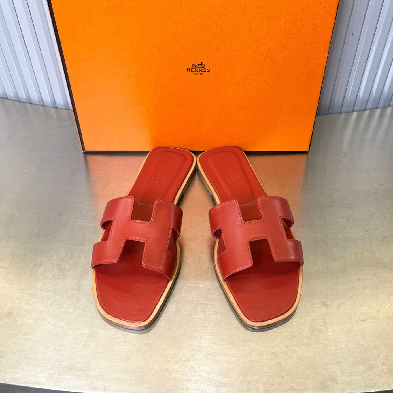 UA Hermès Oran sandal