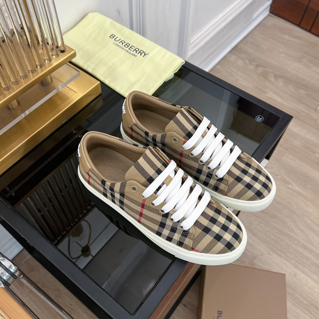 ua B**rry check  sneakers