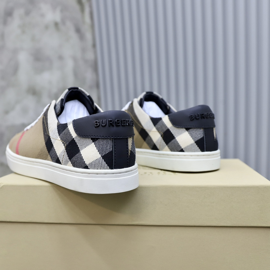 ua B**rry sneakers