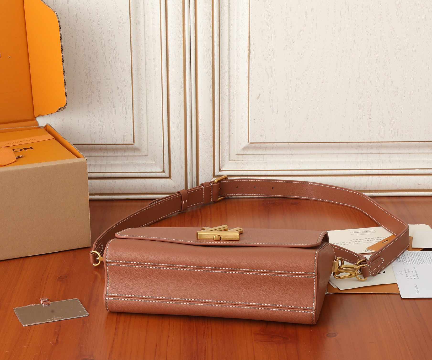 LV Soft Twist M24640 10.6 x 7.5 x 3.5 inches