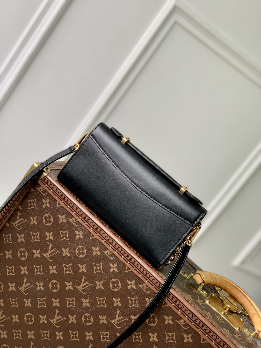 LV Wallet on Chain Capucines M12143 23 x 12 x 4 cm